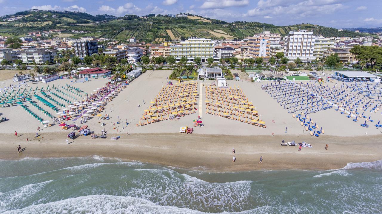 Hotel Atlas Alba Adriatica Dış mekan fotoğraf