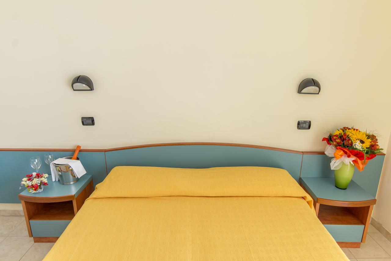 Hotel Atlas Alba Adriatica Dış mekan fotoğraf