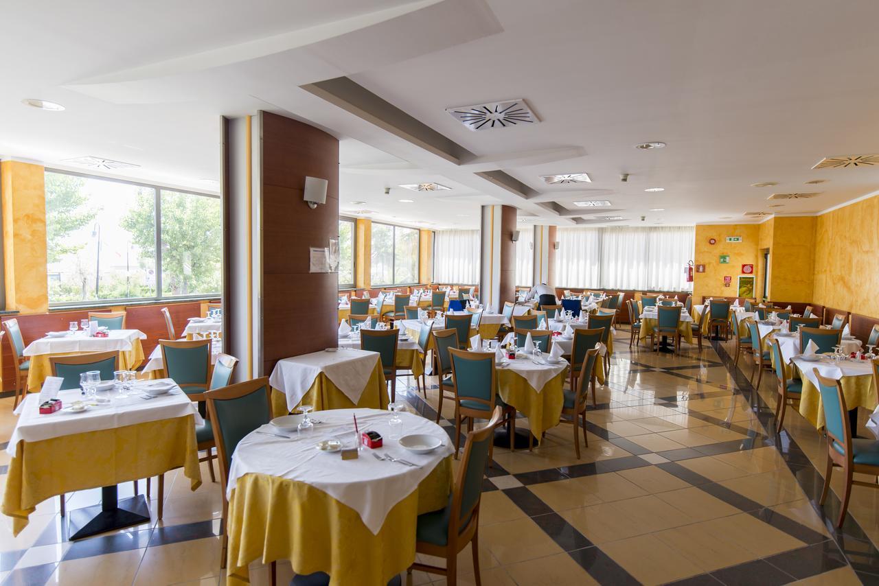 Hotel Atlas Alba Adriatica Dış mekan fotoğraf